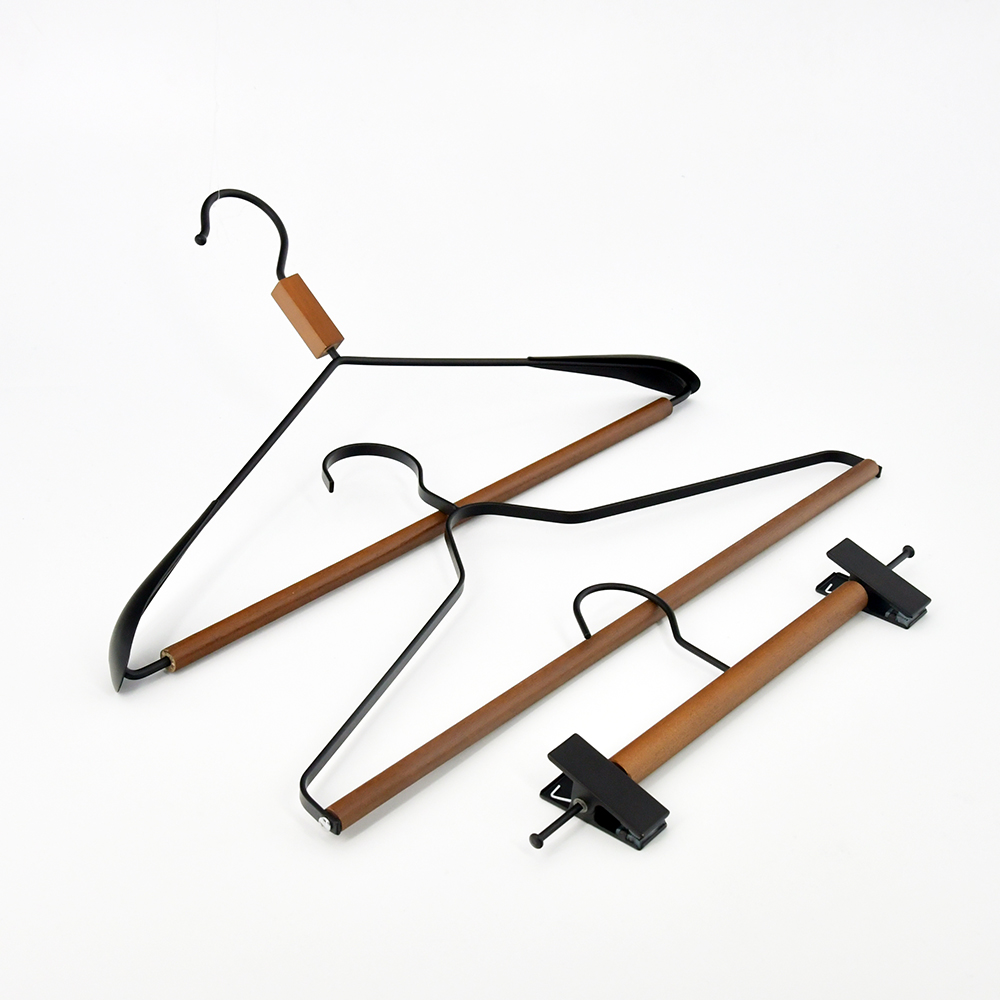 new design custom Cloth hanger metal wire hanger clothing type metal hanger with wooden bar