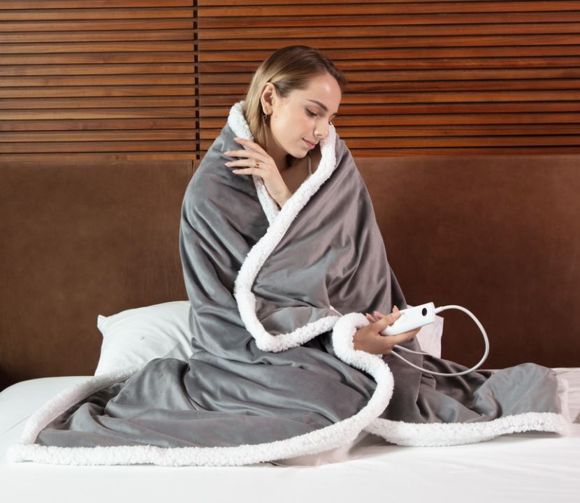 Heated throw