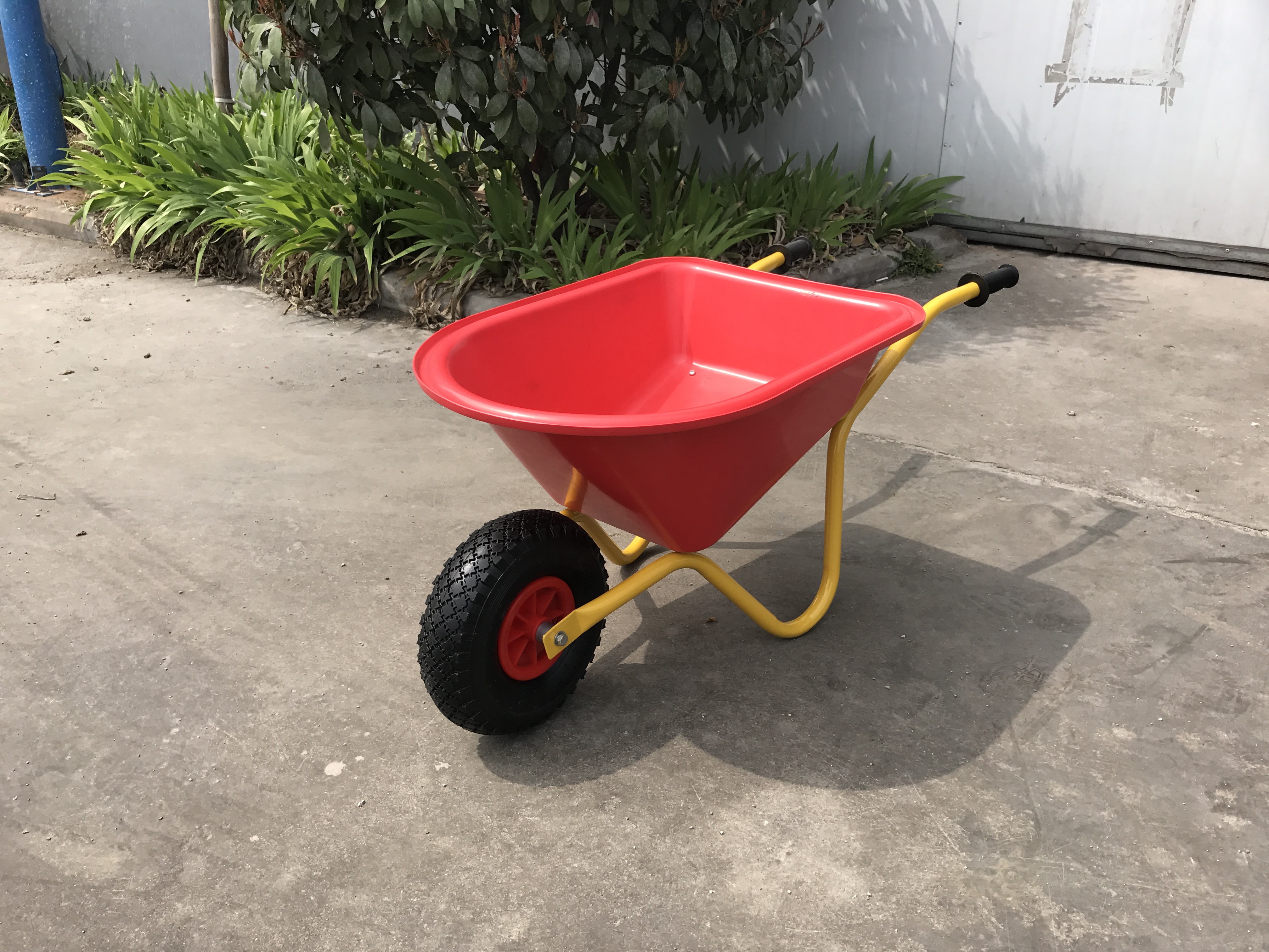 Wheelbarrow for child