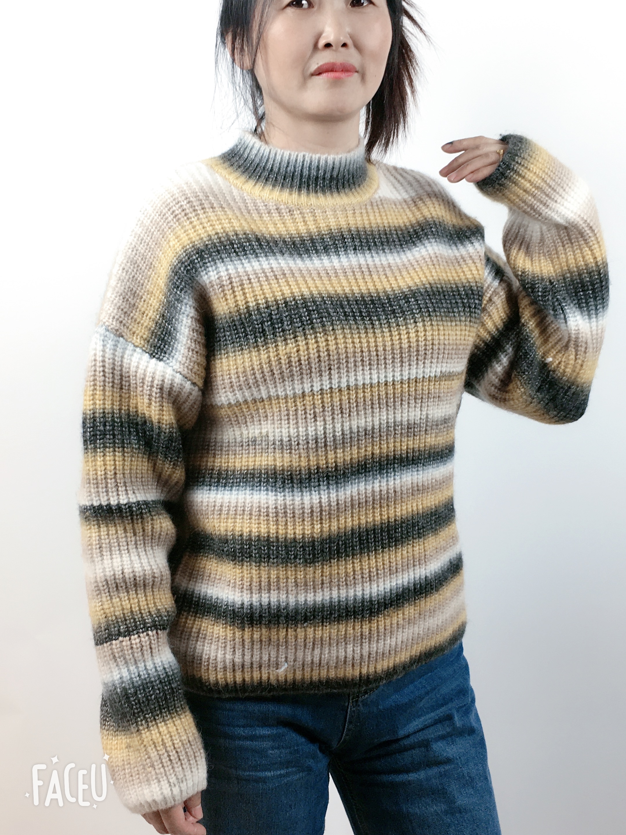 Ladies' crew neck long sleeve knitted jumper