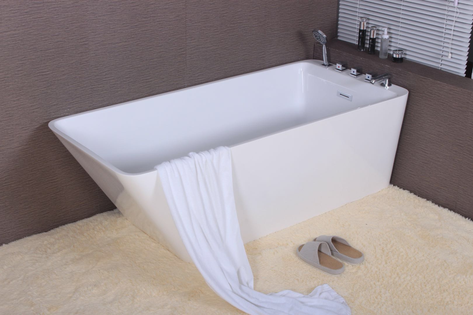 Free-standing bathtub-DM-836