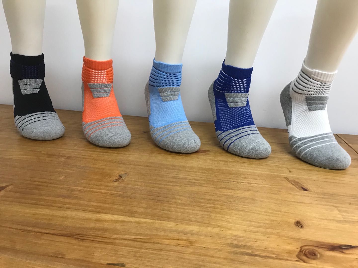 Short compressing sock