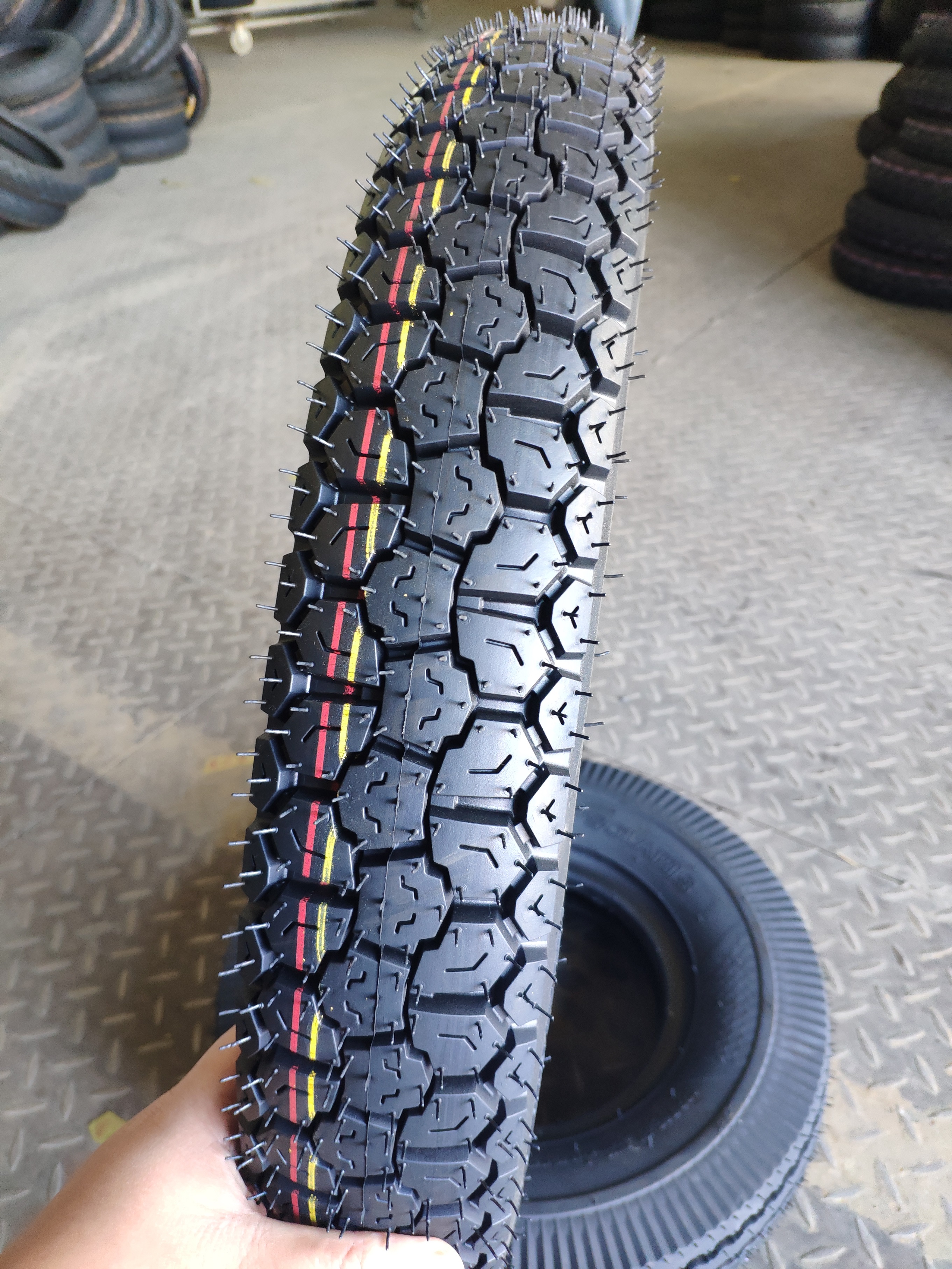 Motorcycle tire