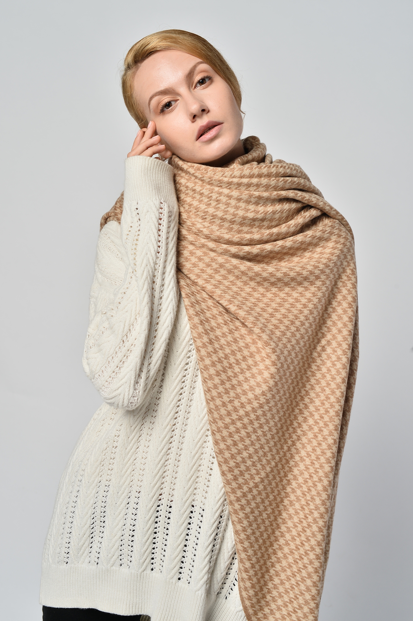 camel wool houndstooth throw