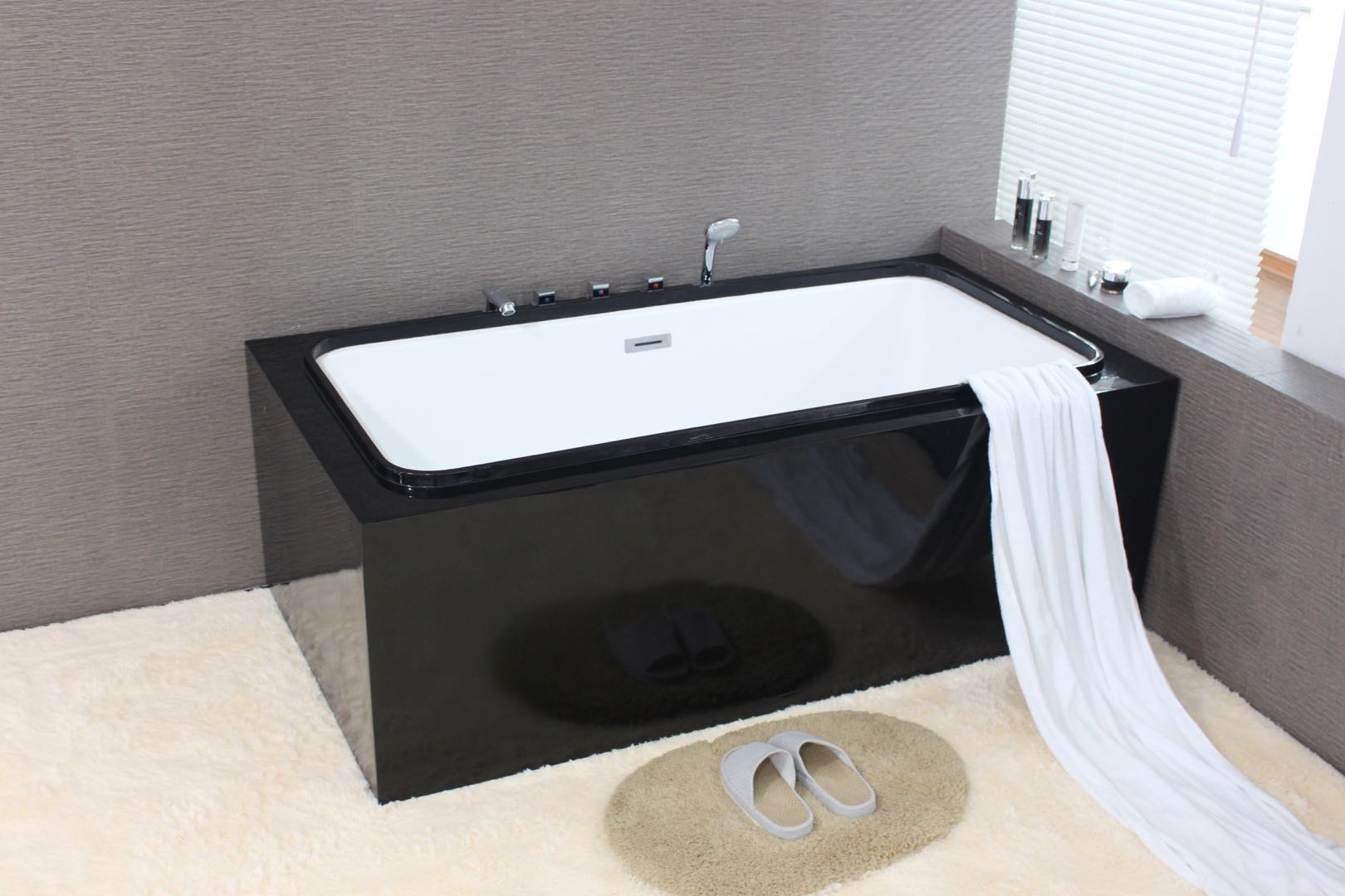 Free-standing bathtub-DM-830