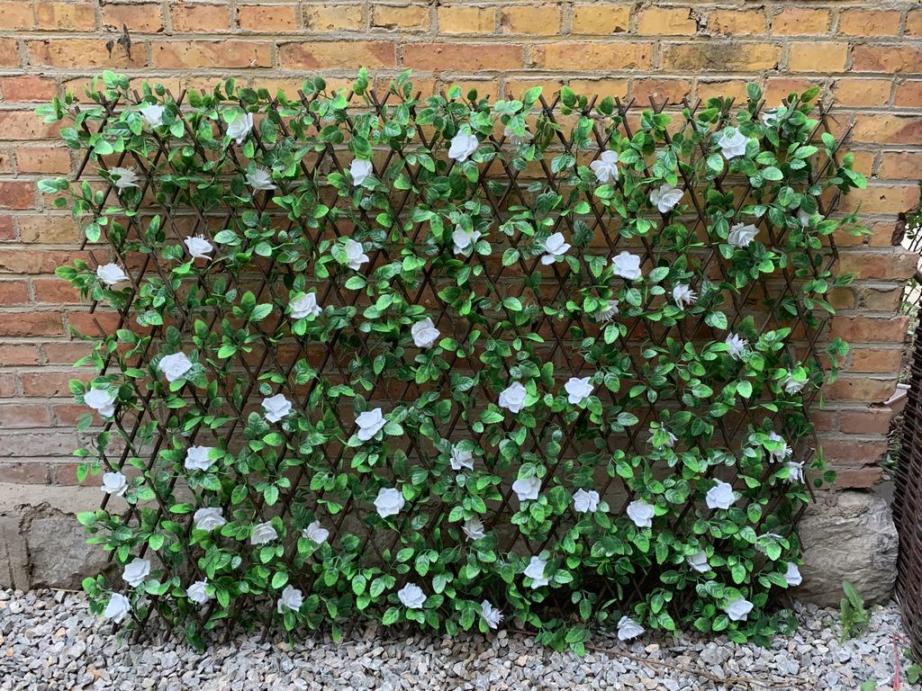 Expandable Willow Trellis with Artificial Leaf and Flower