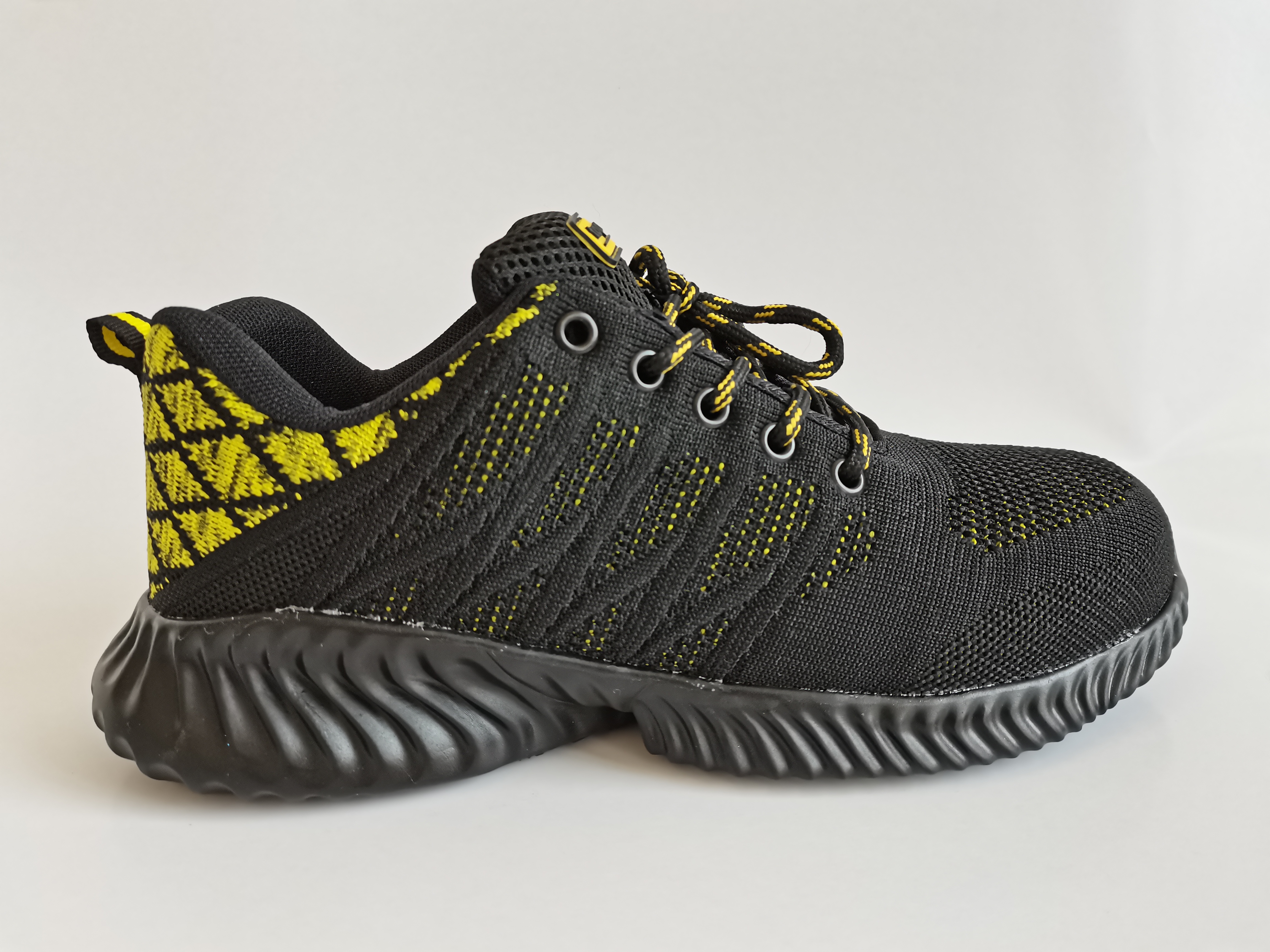 Shandong Shunqiang Shoes Co.,ltd – clavo de hierro 2