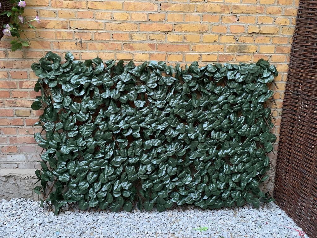 Expandable Willow Trellis with Artificial Leaf