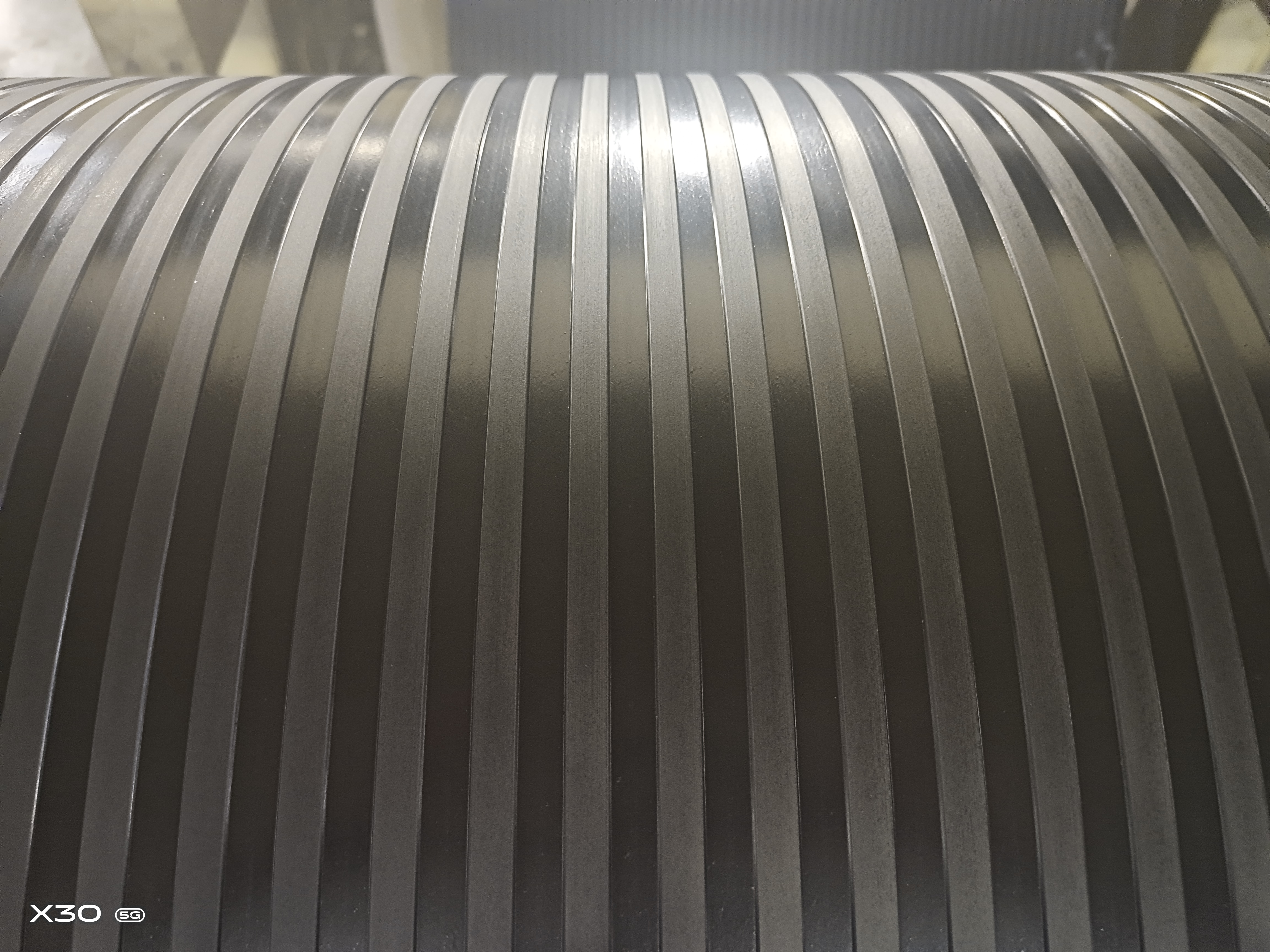 Wear-resistant waterproof wide broad ribbed rubber mats flooring sheets