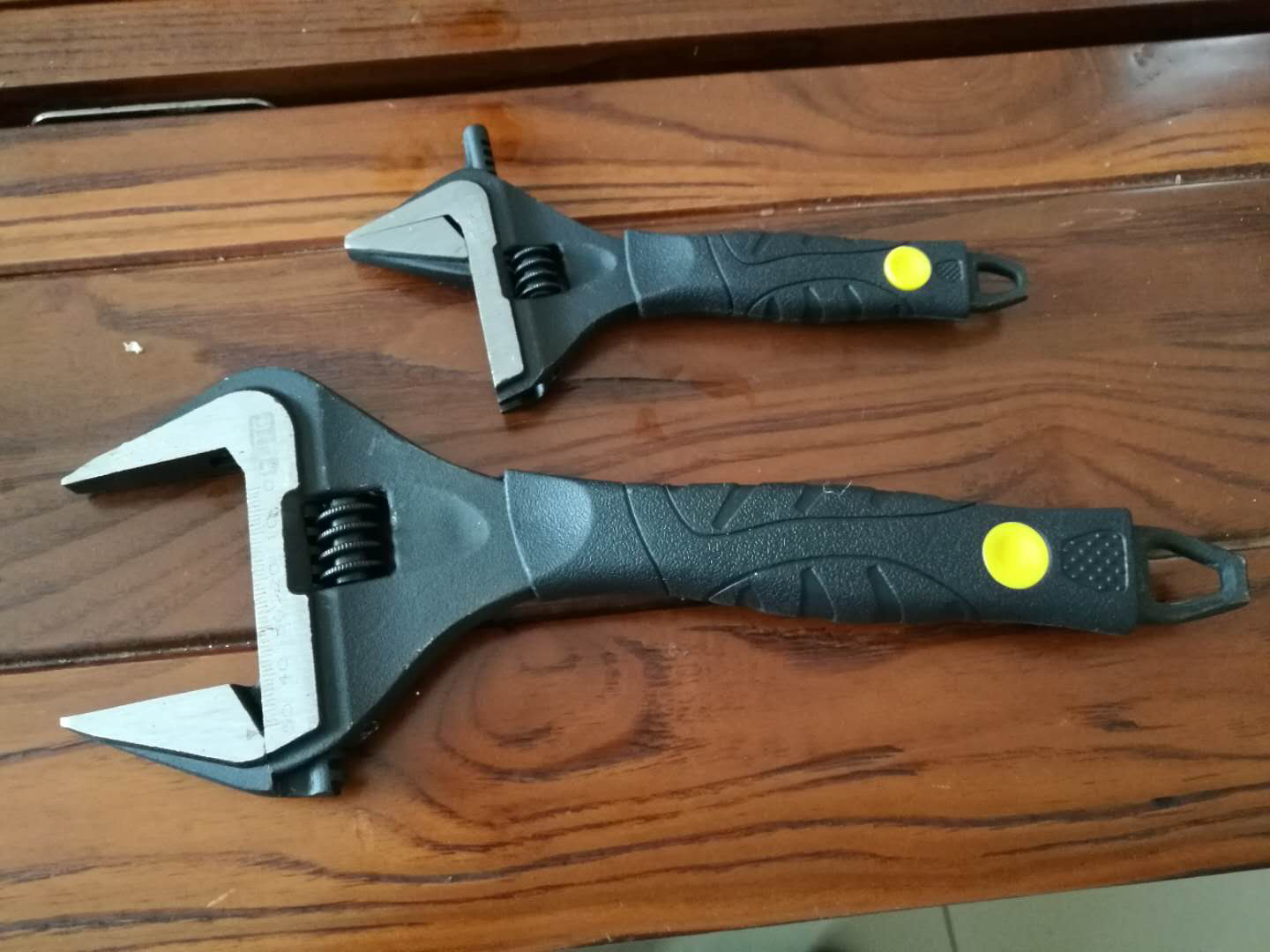 multi-fuction adjustable wrench