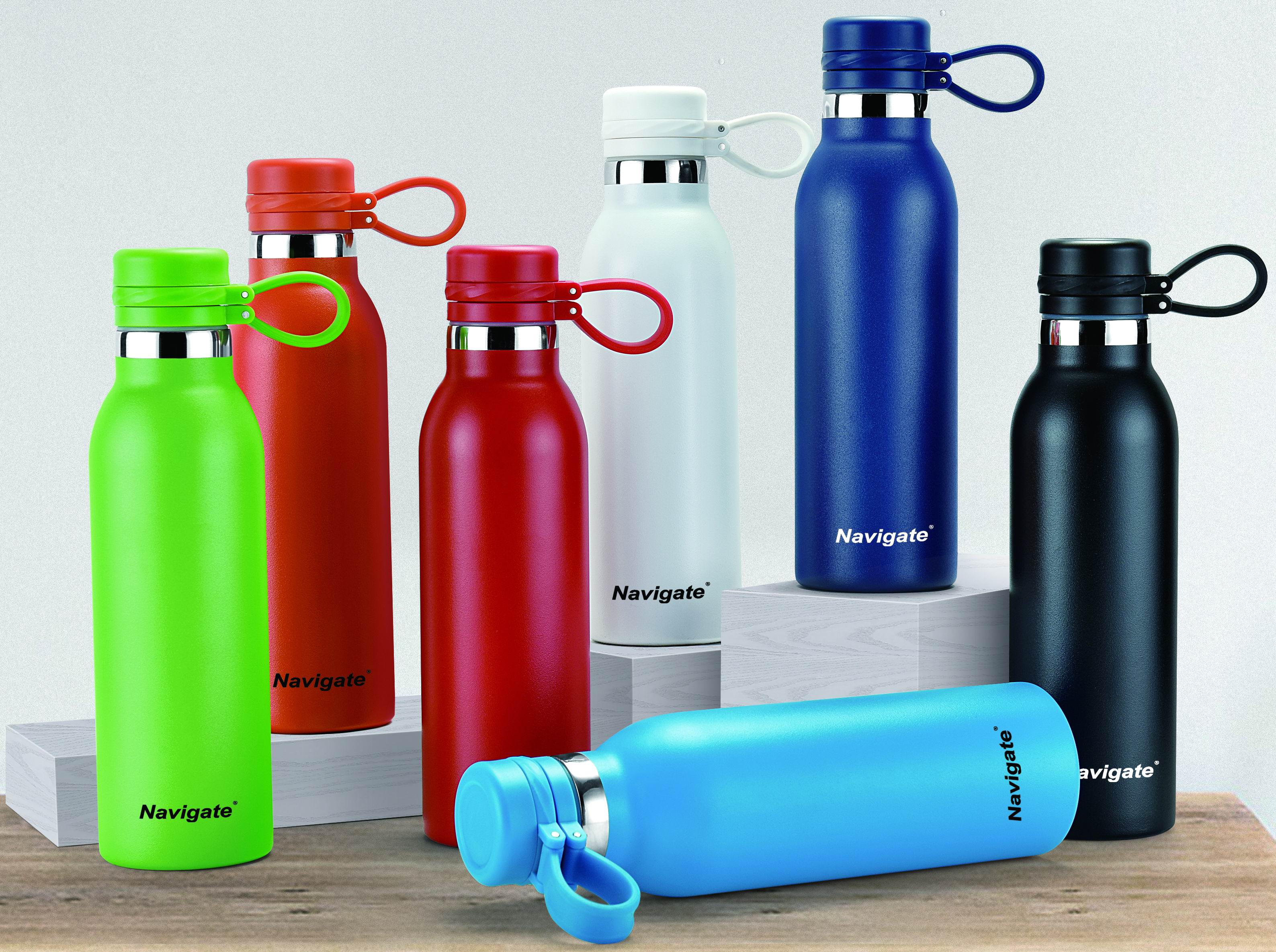 Double wall 18/8 stainless steel thermal bottle with vacuum insulation