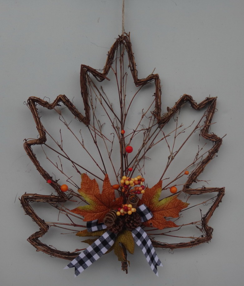 Rattan Maple Leaf