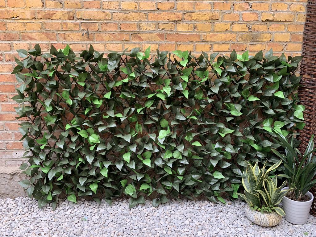 Expandable Willow Trellis with Artificial Leaf