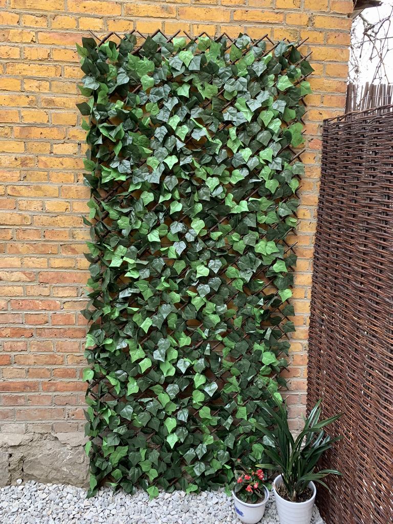 Expandable Willow Trellis with Artificial Leaf