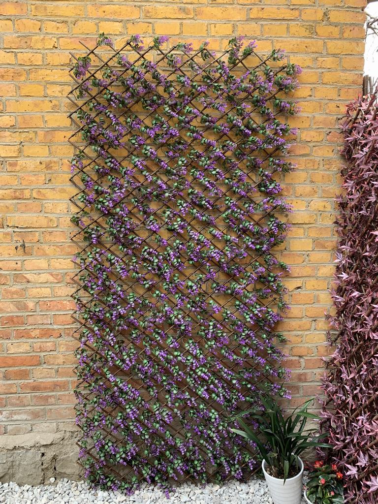 Expandable Willow Trellis with Artificial Leaf