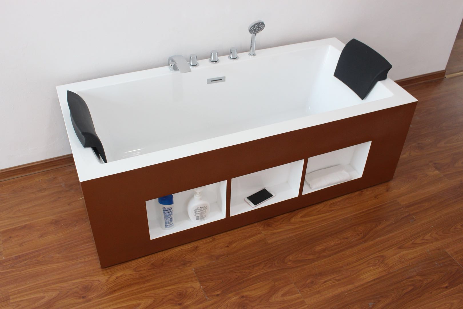 Free-standing bathtub-DM-861