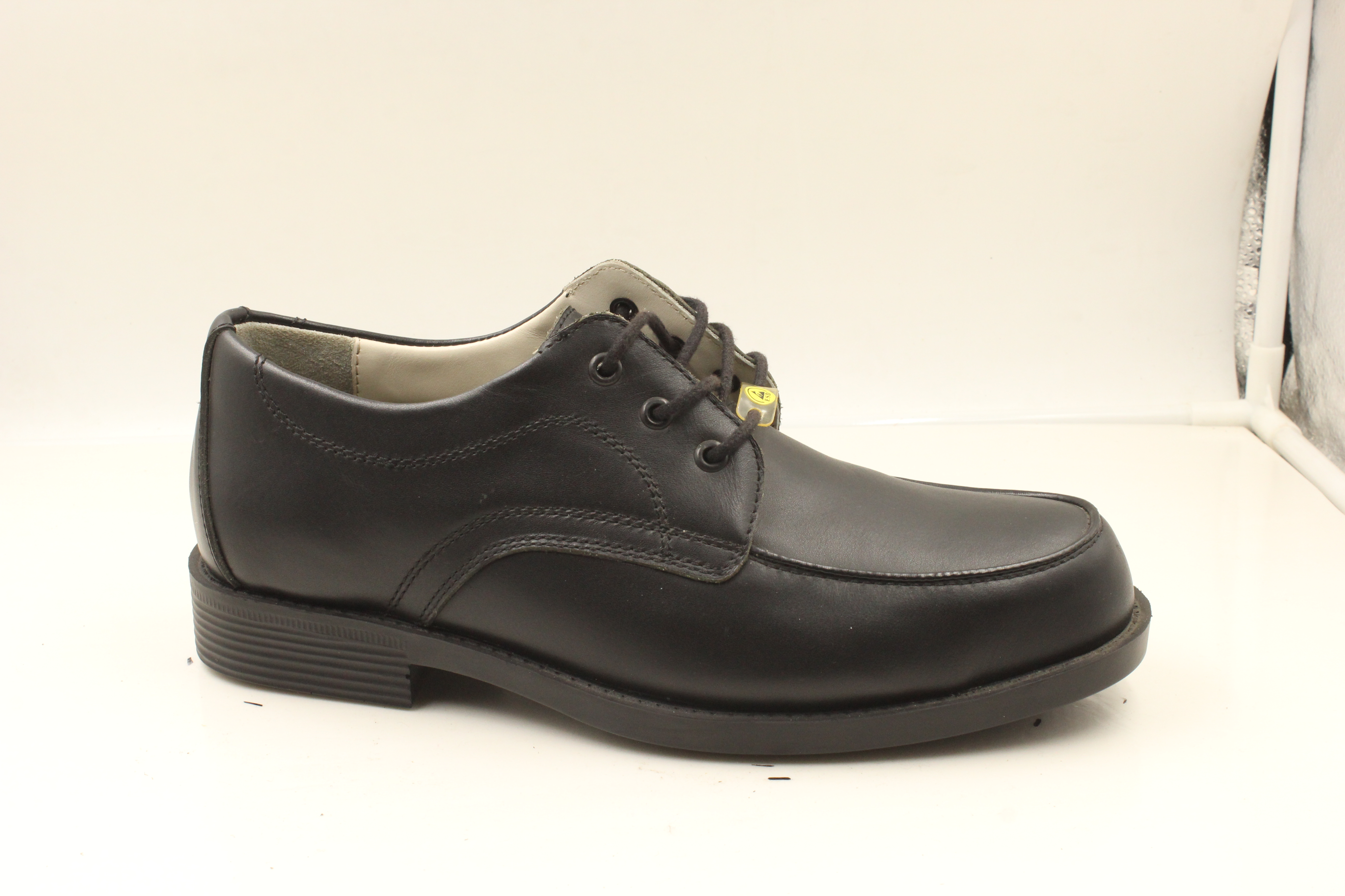 Safety shoes
