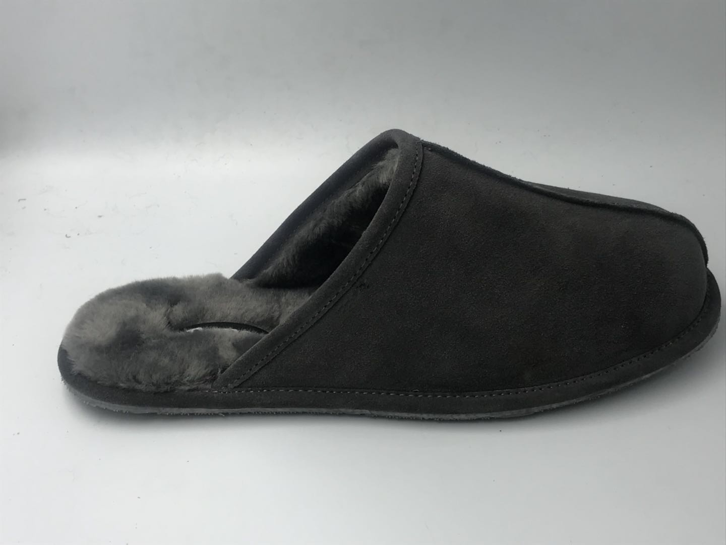 Men's Classic Indoor /Outdoor Slippers Sheepskin Mule/Fake fur Slip on Winter Bootie Water-Resistant Sheepskin slippers Cow Suede
