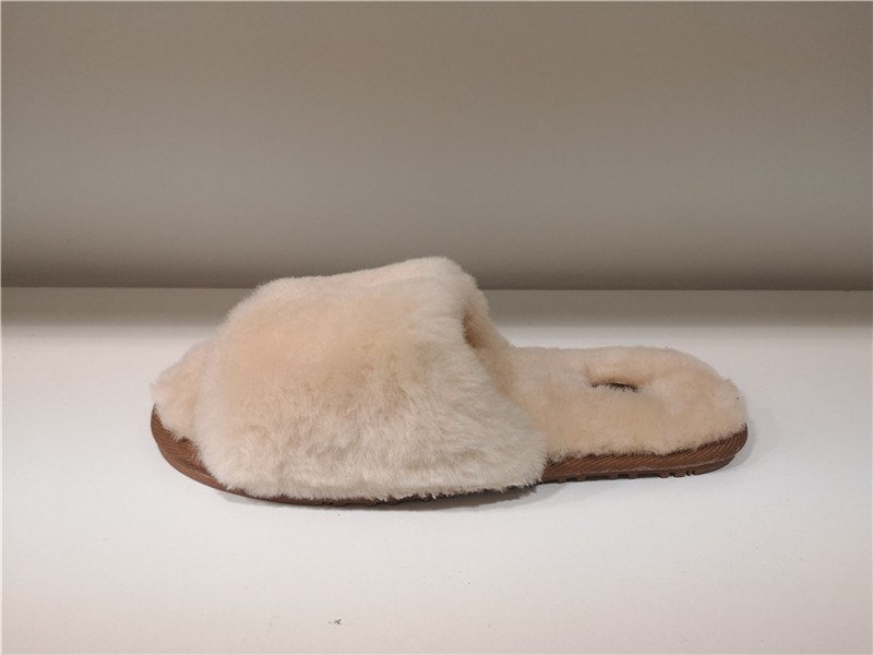 Ladies Classic Fashion Indoor Outdoor Slippers Sheepskin Mule/Fake fur Slip on Winter Bootie Water-Resistant Fur upper