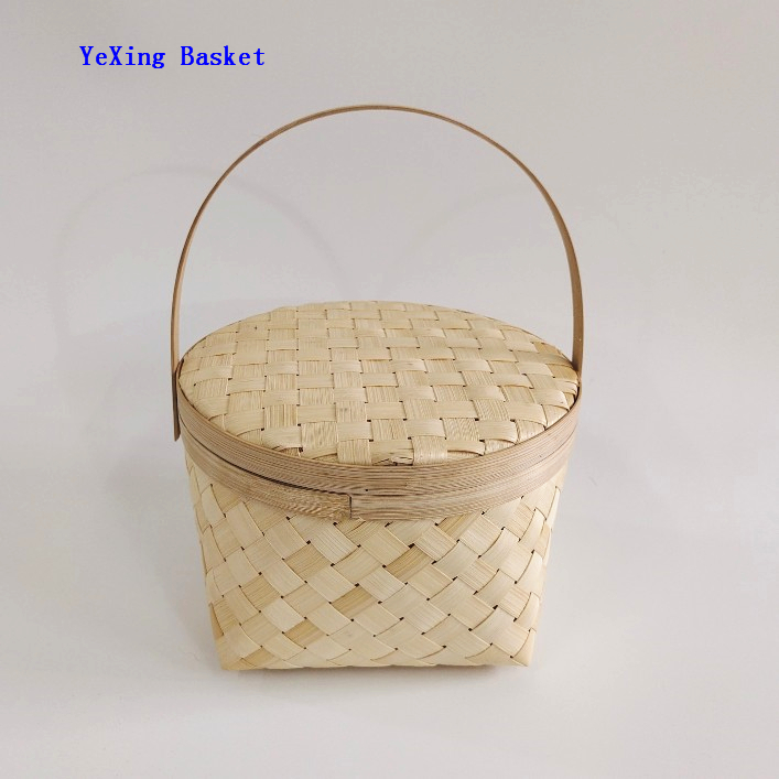 Natural bamboo storage basket with lid