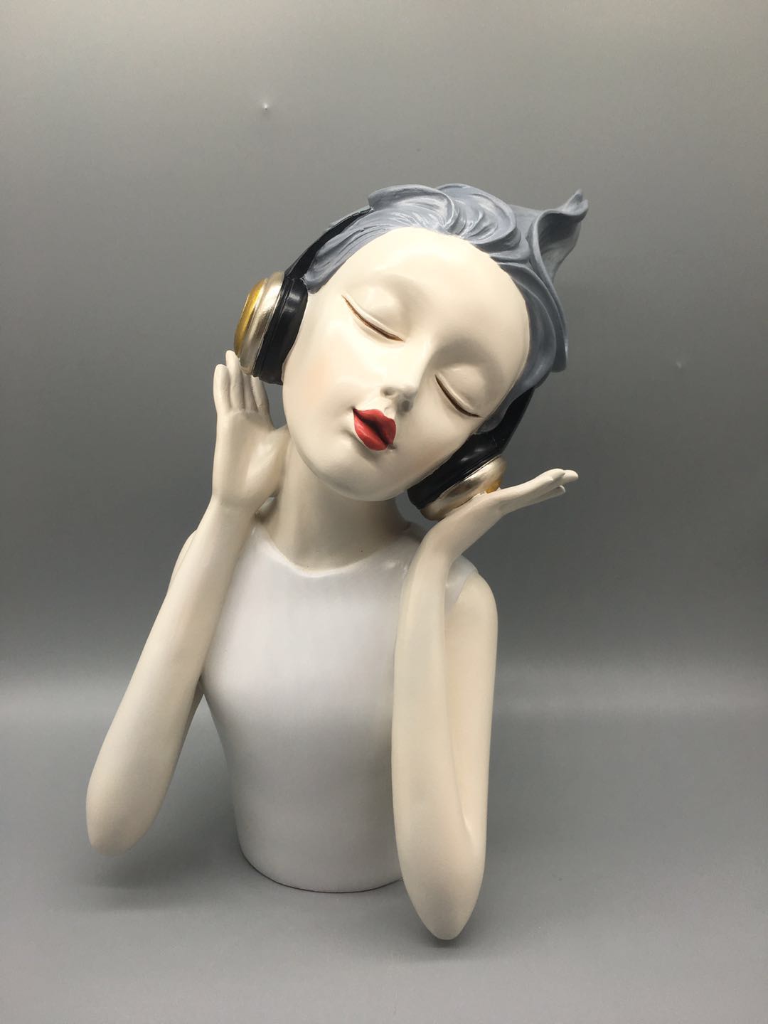Polyresin Fashion Girl
