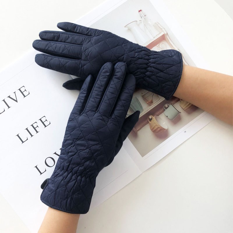 Fashionable AB faced gloves with embroidery for winter warm
