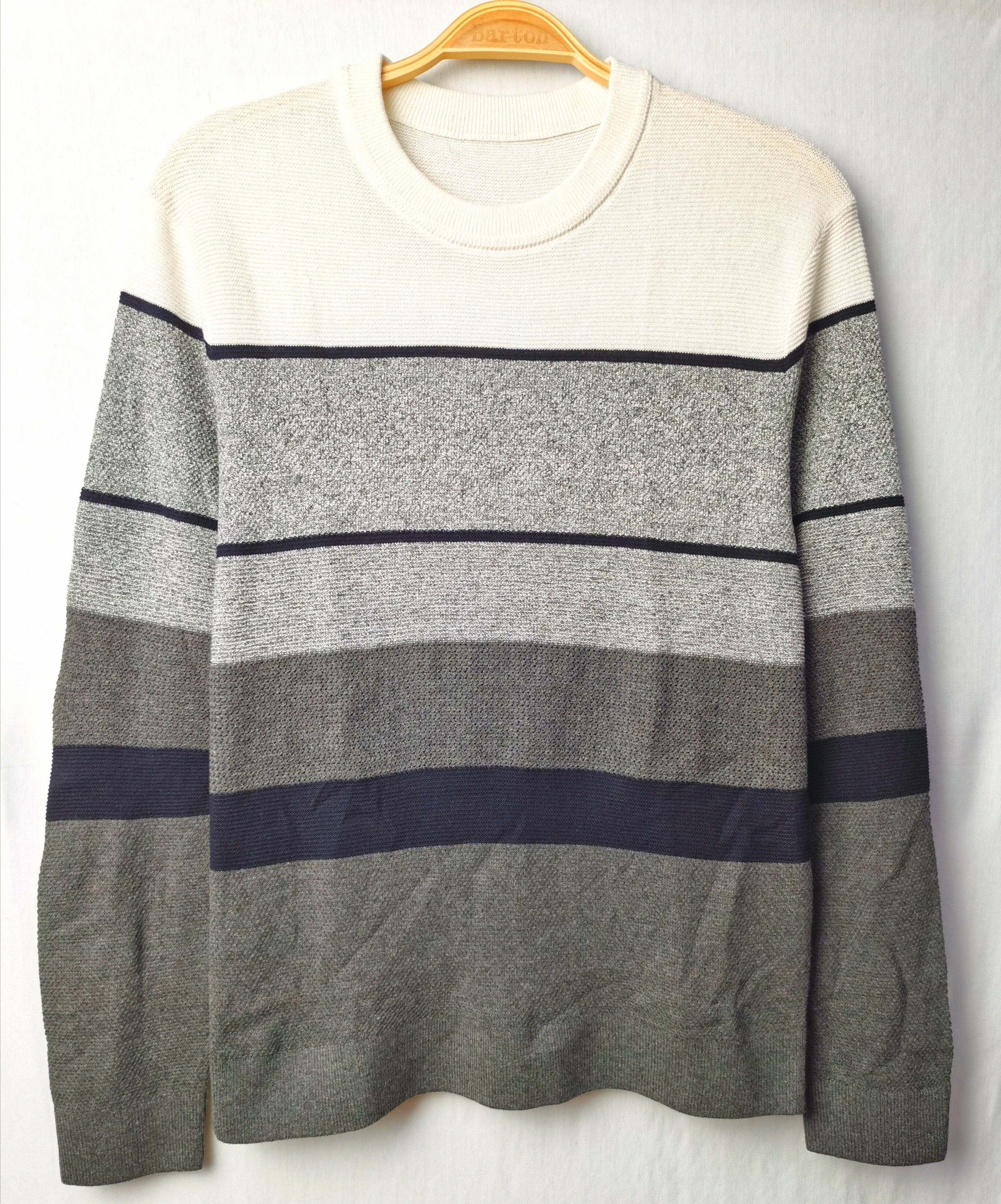 Men knitted stripe pullover with round neck