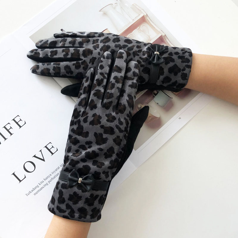 Fashion gloves with leopard print back hand for wholesale