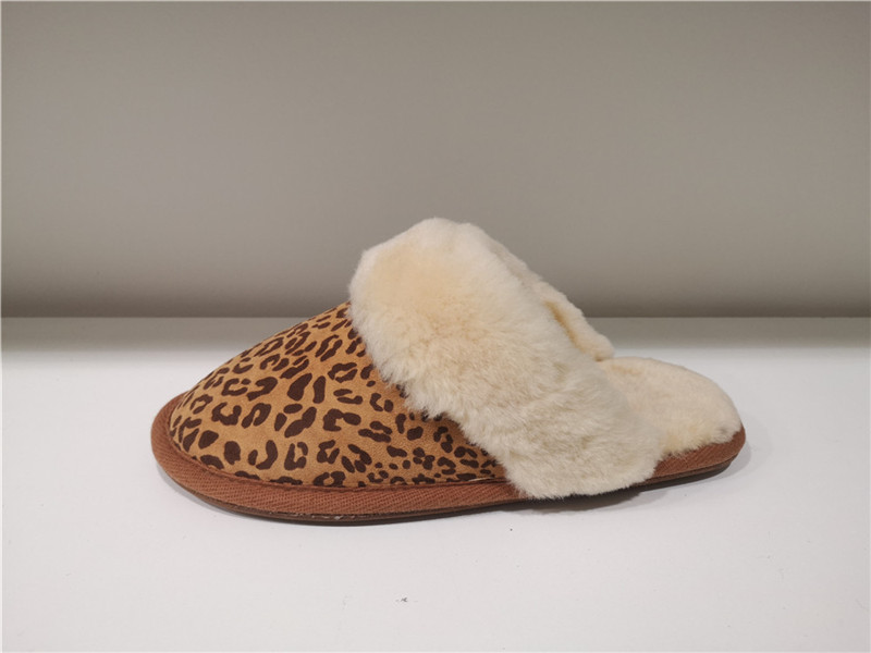 Ladies Classic Fashion Indoor Outdoor Slippers Sheepskin Mule/Fake fur Slip on Winter Bootie Water-Resistant Leopard Sheepskin Slippers