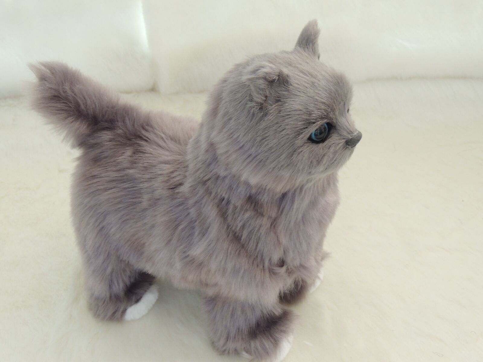 Electric walking cat
