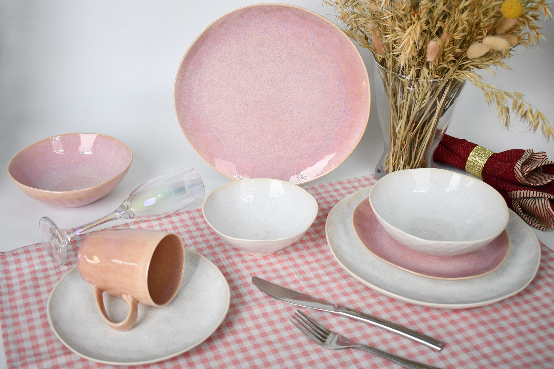 Reactive Glaze Stoneware Plates with Different Colors