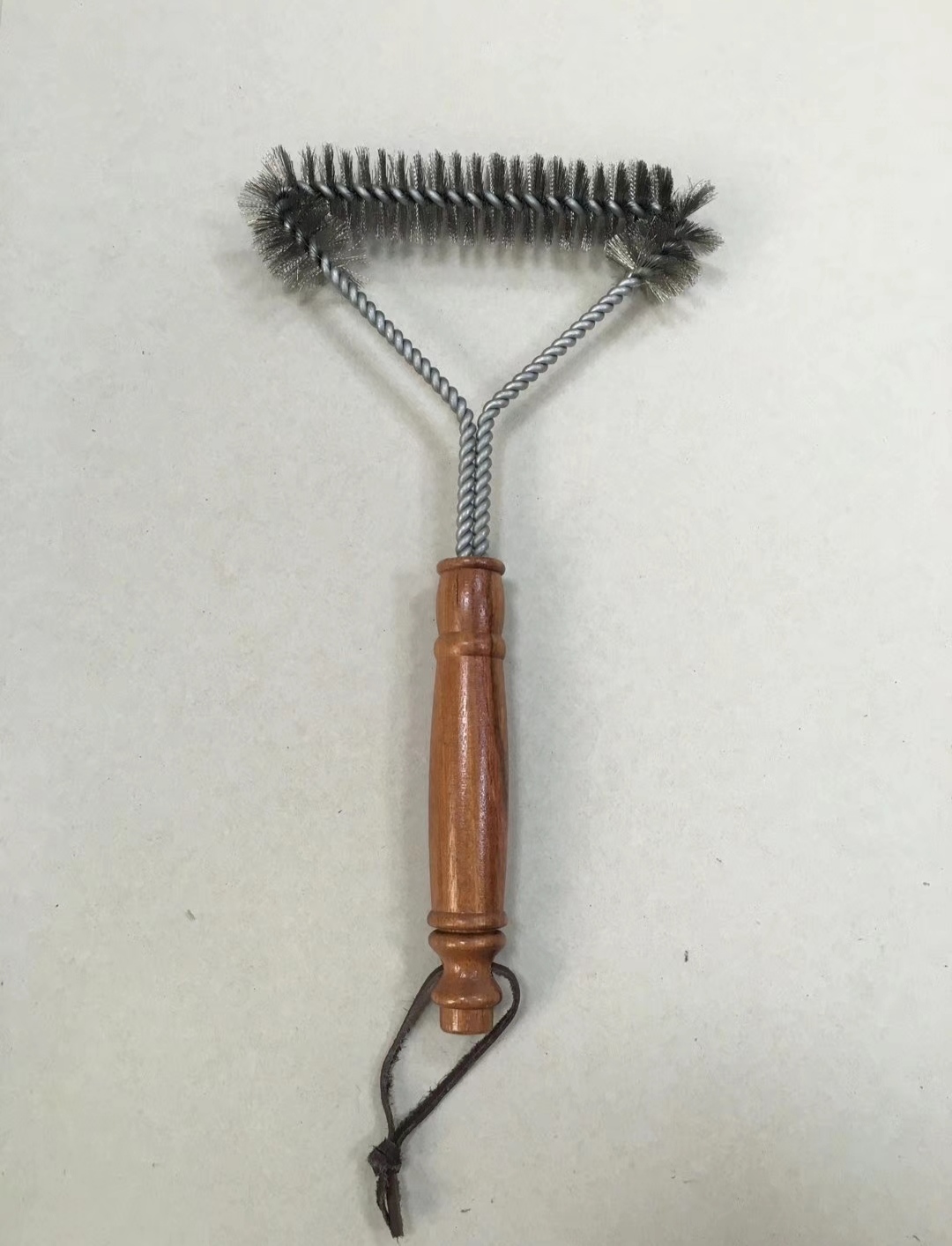 Grill cleaning brush