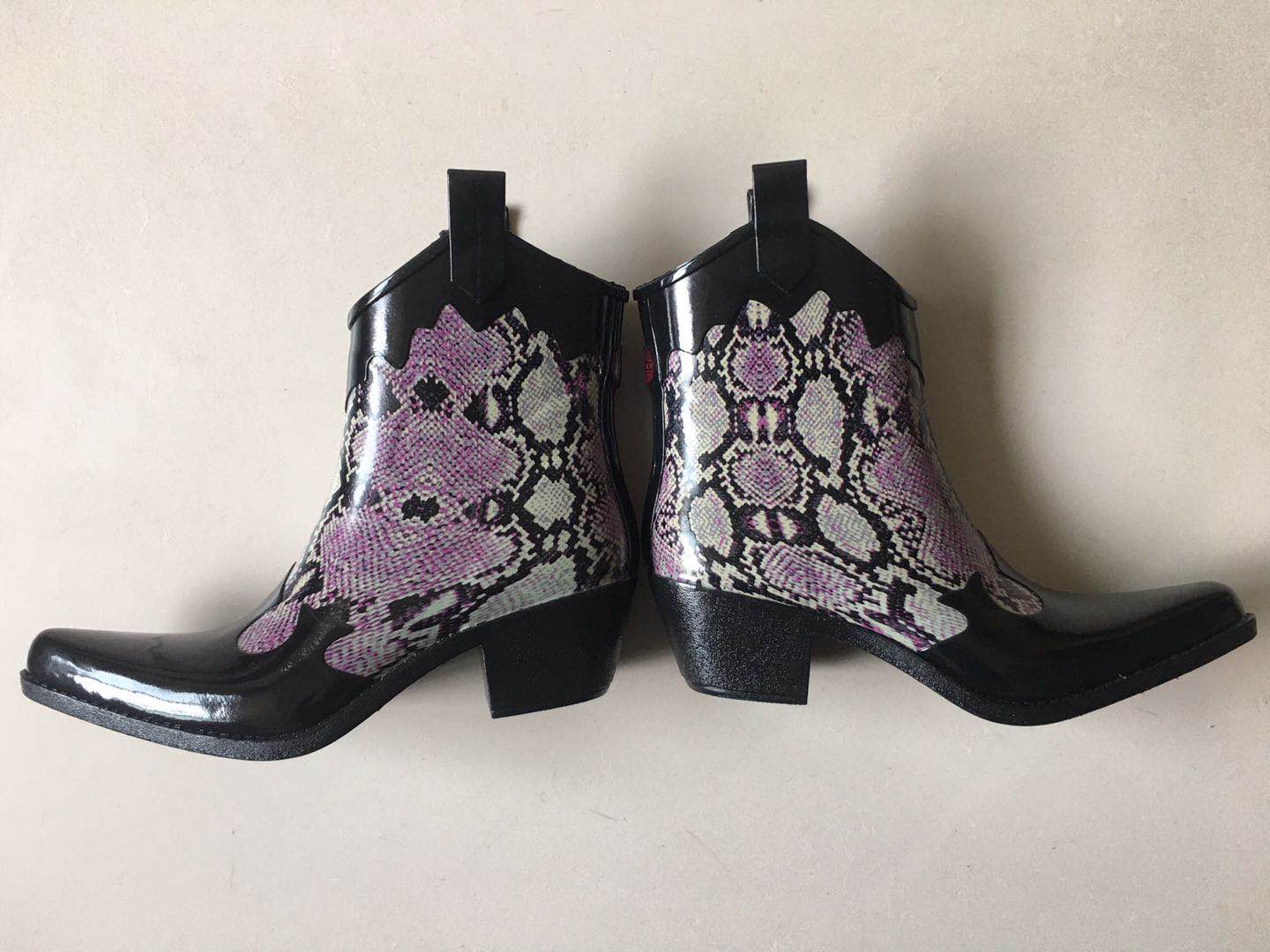 Ladies cowboy rubber boots