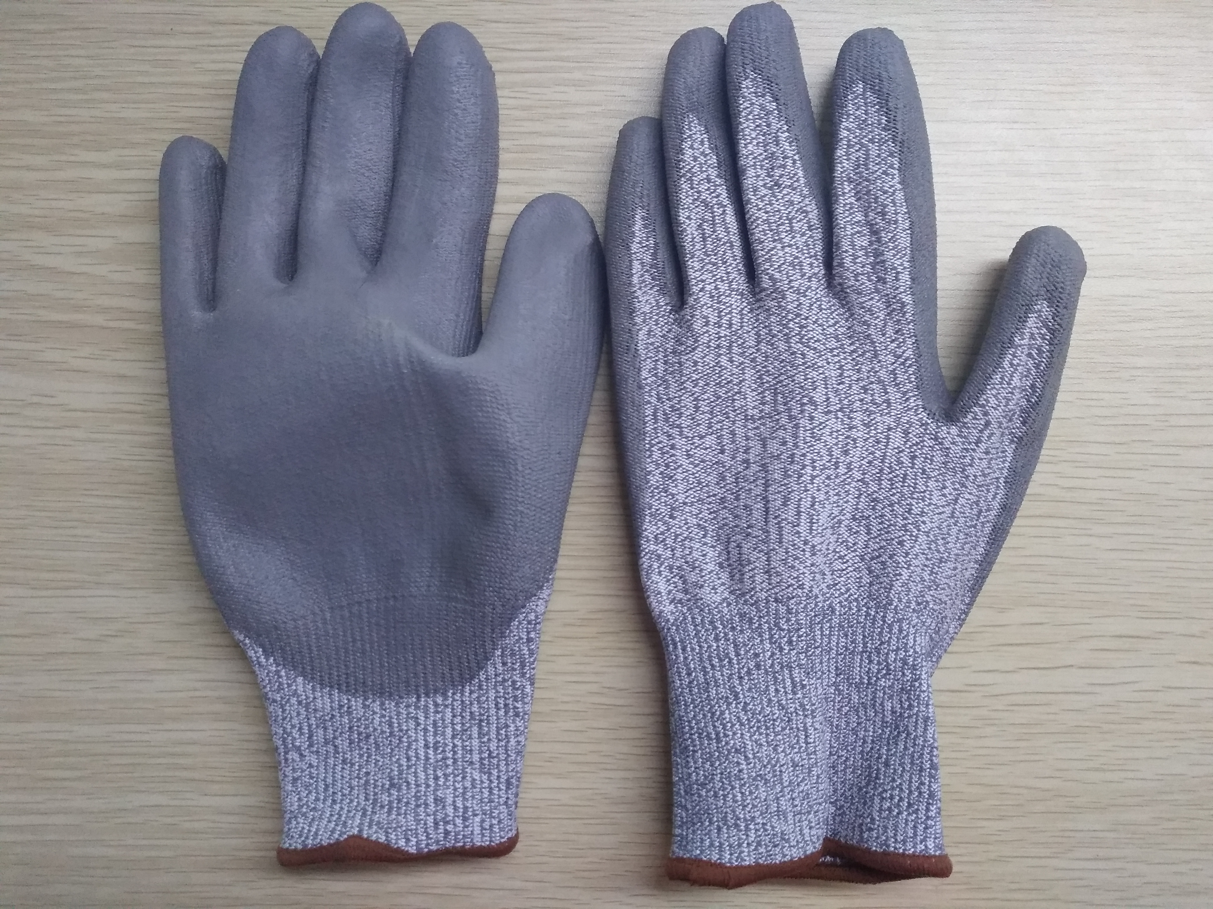 Cut resistant gloves