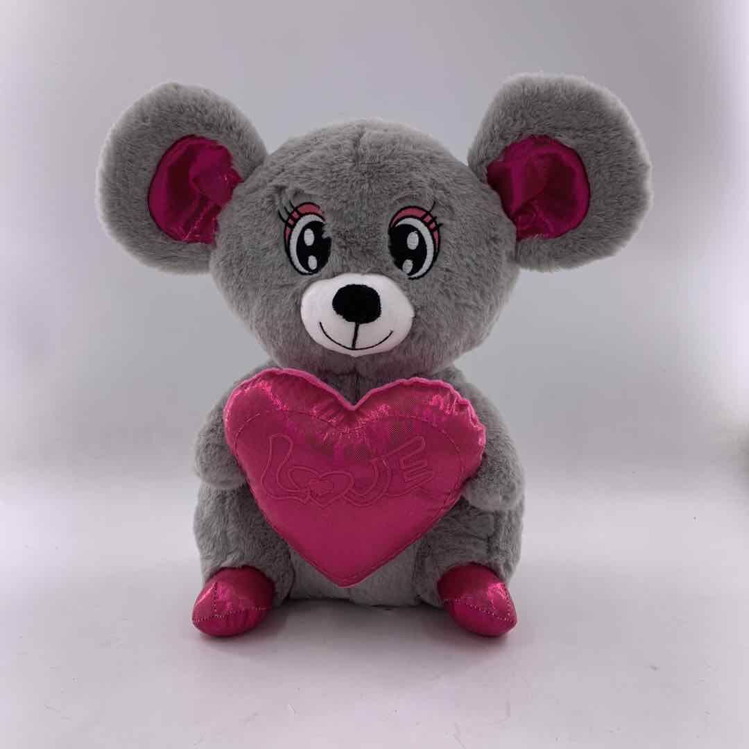 Sitting Mouse with heart