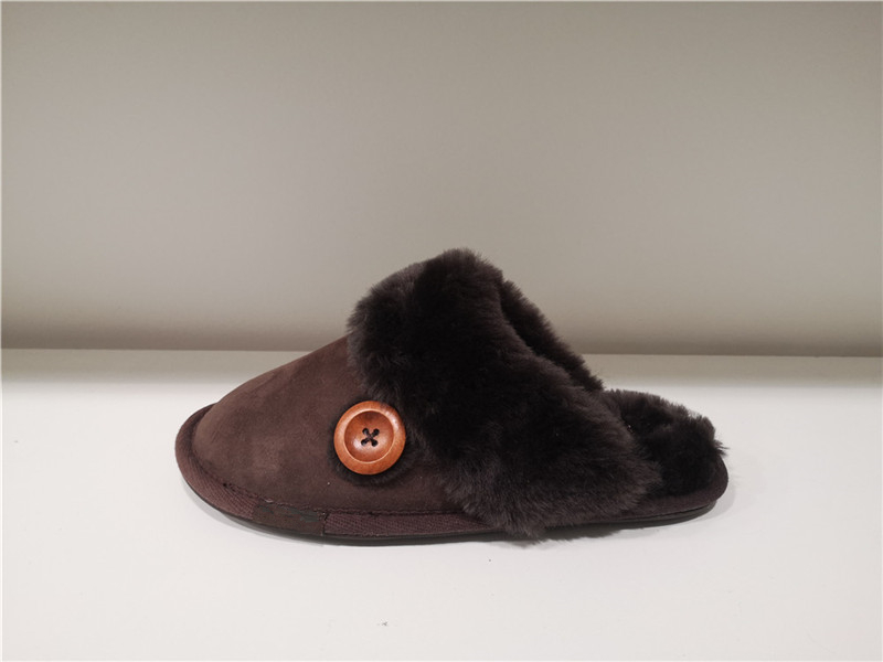 Ladies Classic Fashion Indoor Outdoor Slippers Sheepskin Mule/Fake fur Slip on Winter Bootie Water-Resistant One Button Sheepskin Slippers