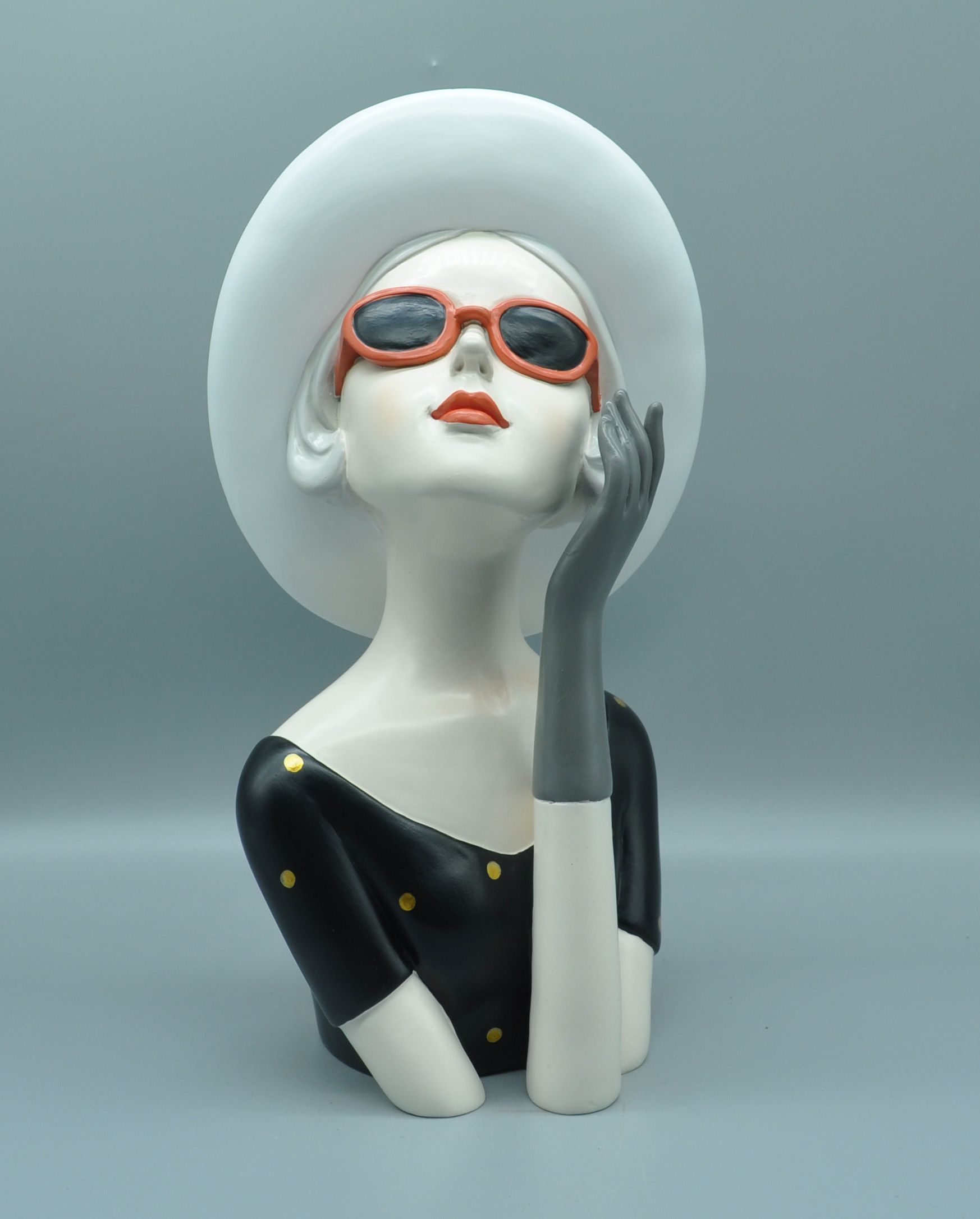 Polyresin Fashion Girl