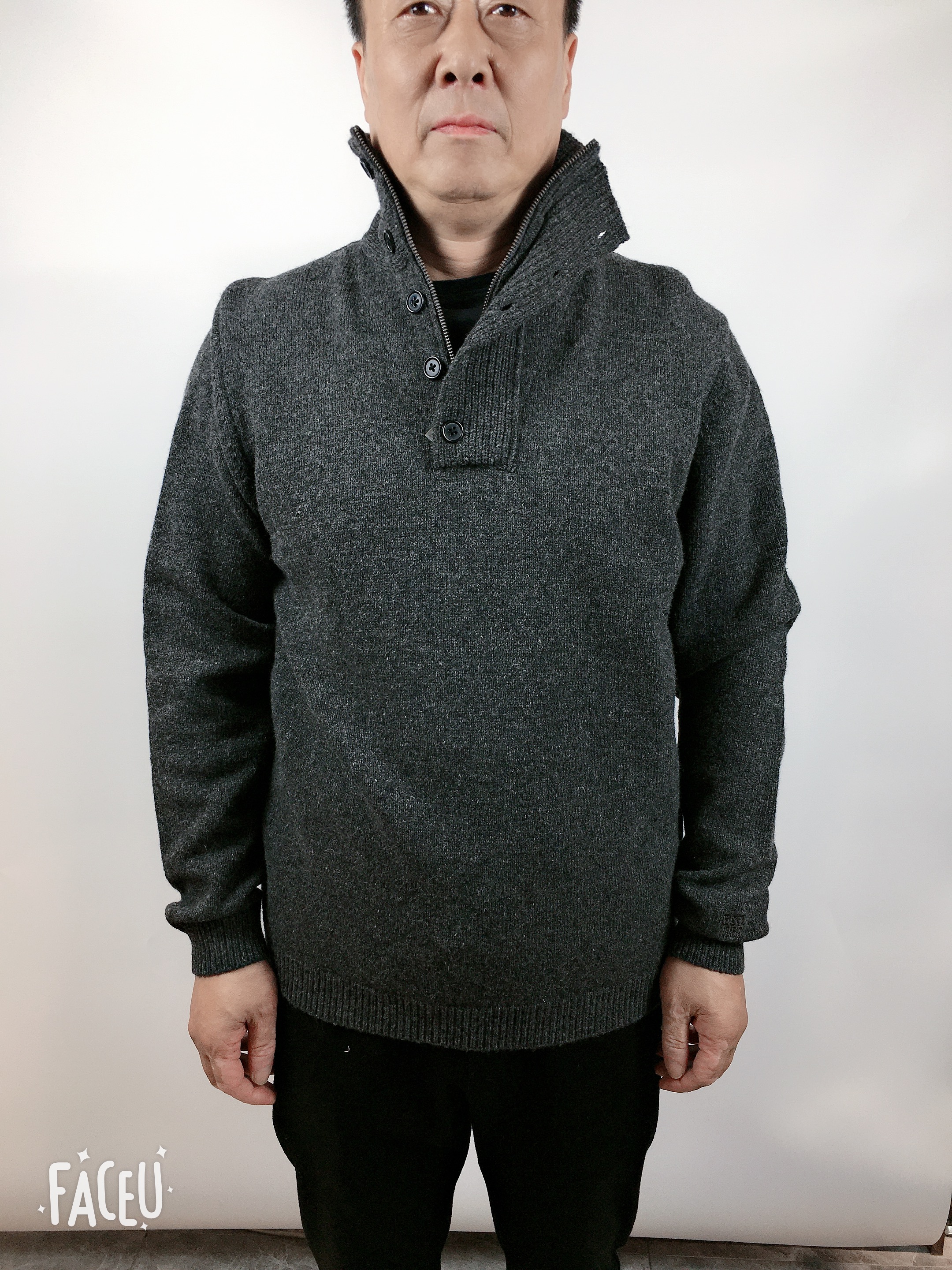 men‘’s half buttoned long sleeve pullover