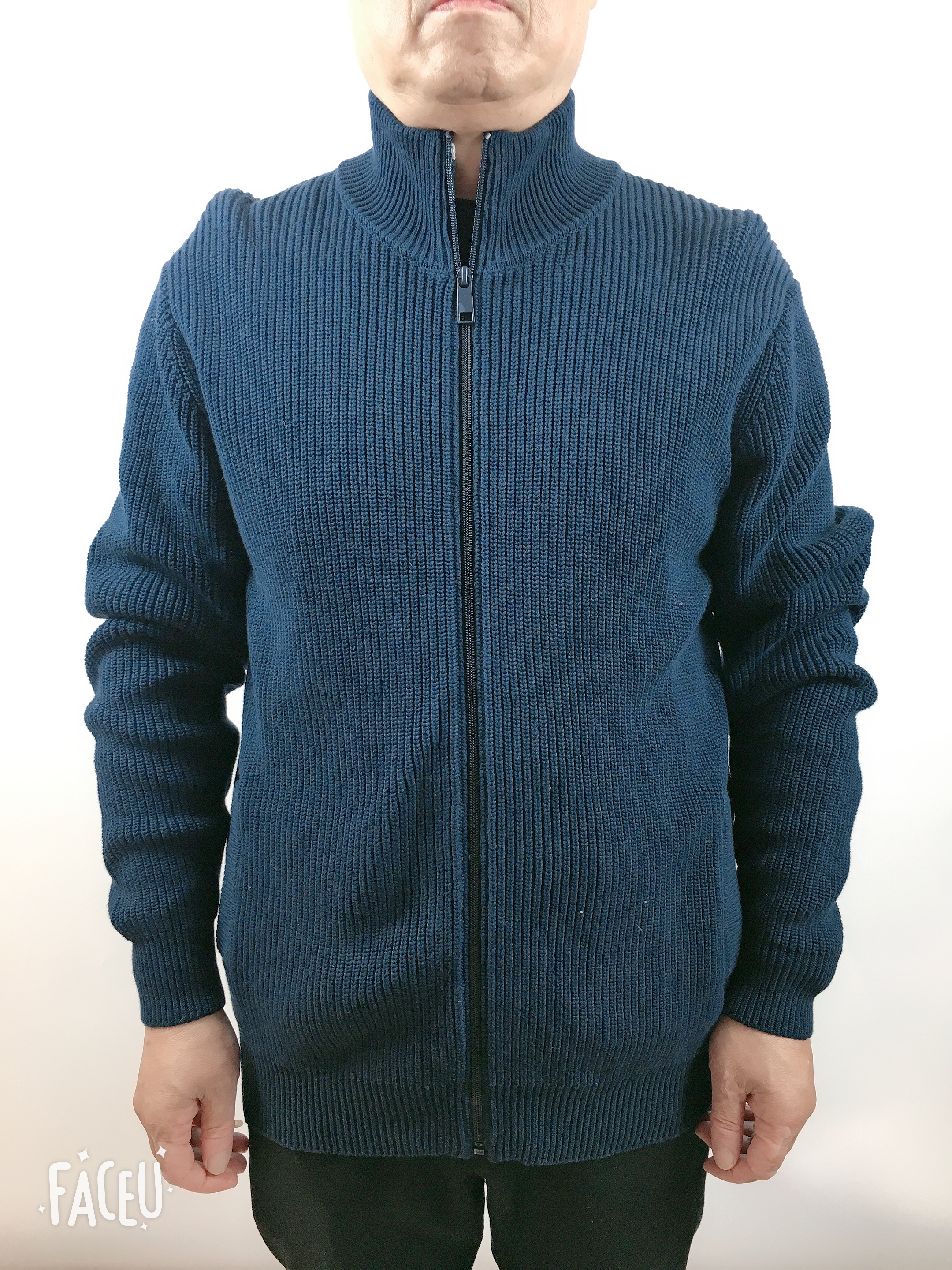 men‘’s long sleeve zipped cardigan