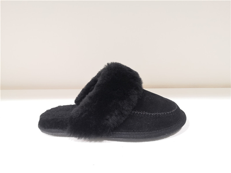 Ladies Classic Fashion Indoor Outdoor Slippers Sheepskin Mule/Fake fur Slip on Winter Bootie Water-Resistant Stiching Sheepskin Slippers
