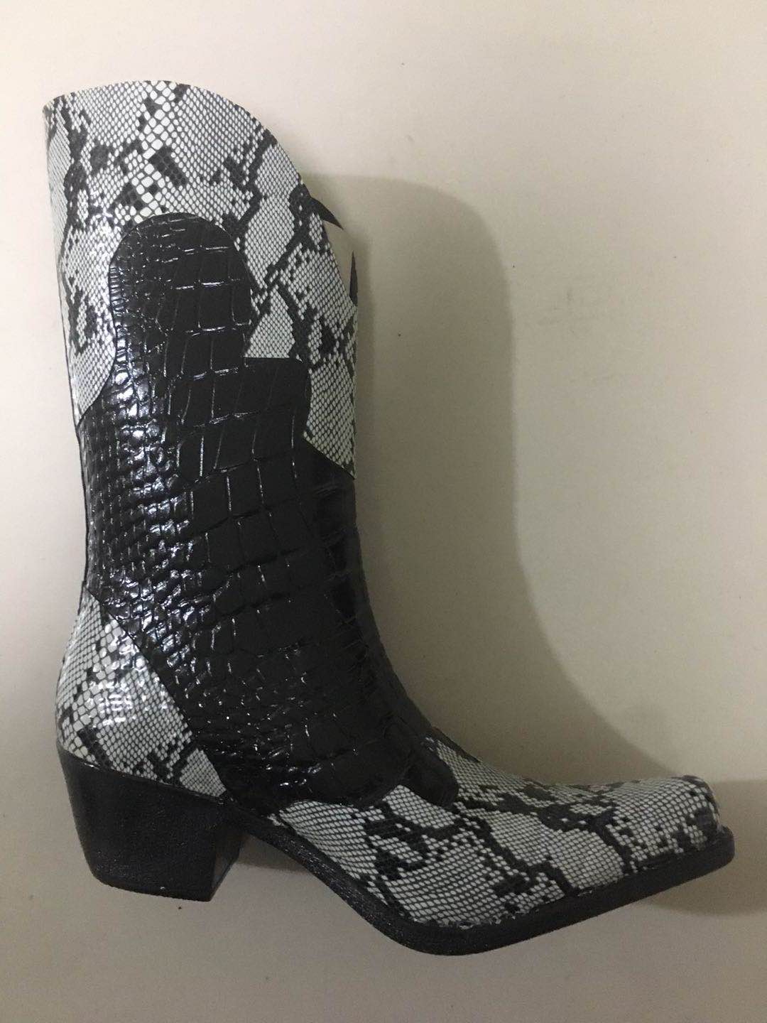Ladies cowboy rubber boots