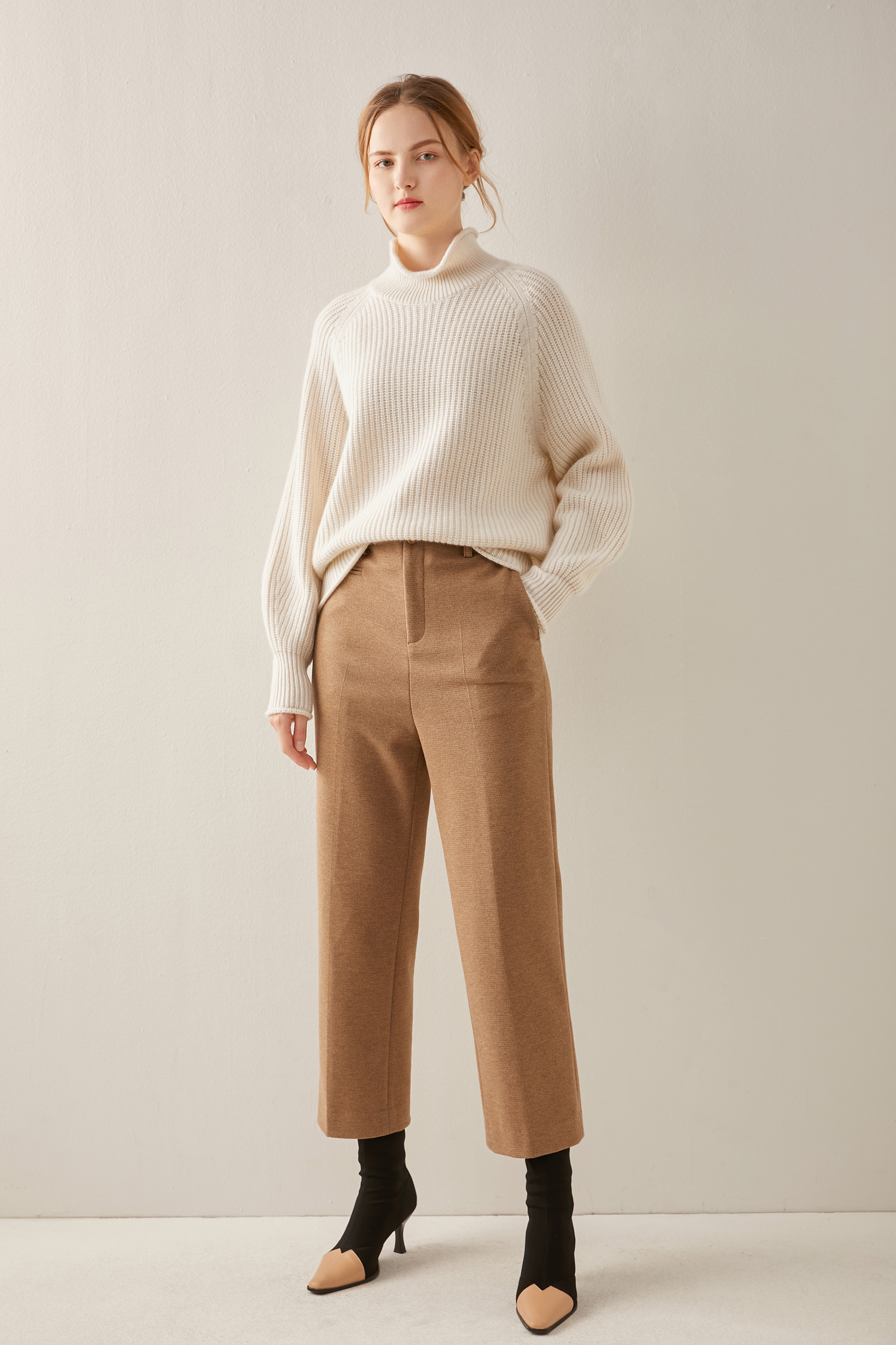 Simple women's pullover with thickened high collar