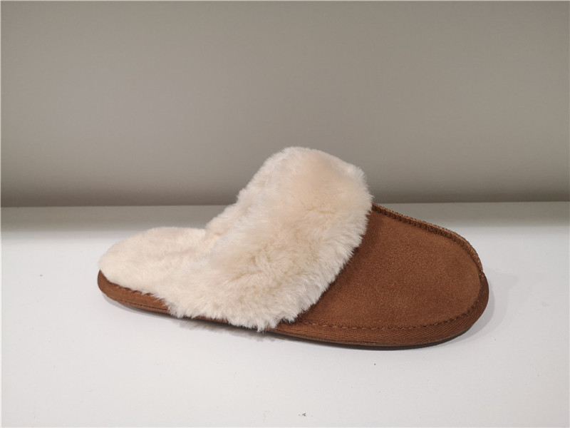 Ladies Classic Fashion Indoor Outdoor Slippers Sheepskin Mule/Fake fur Slip on Winter Bootie Water-Resistant Stiching Sheepskin Slippers