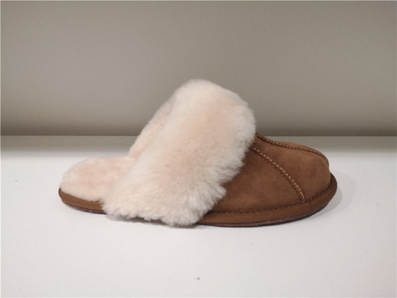 Ladies Classic Fashion Indoor Outdoor Slippers Sheepskin Mule/Fake fur Slip on Winter Bootie Water-Resistant Stiching Sheepskin Slippers