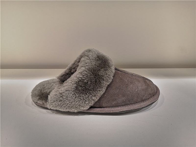 Ladies Classic Fashion Indoor Outdoor Slippers Sheepskin Mule/Fake fur Slip on Winter Bootie Water-Resistant Double face sheepskin slippers