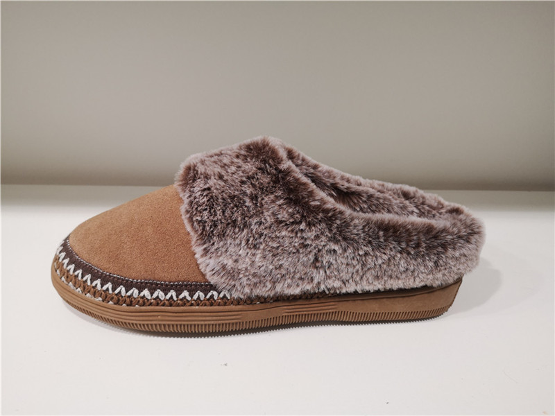 Ladies Classic Fashion Indoor Outdoor Slippers Sheepskin Mule/Fake fur Slip on Winter Bootie Water-Resistant Sheepskin slippers Fake fur slippers