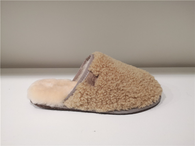 Ladies Classic Fashion Indoor Outdoor Slippers Sheepskin Mule/Fake fur Slip on Winter Bootie Water-Resistant Fur upper Curly