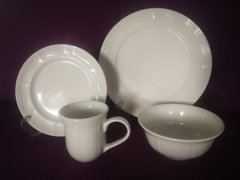 16pcs Dinnere Set With Embossed