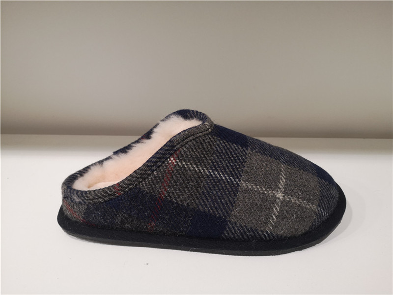 Men's Classic Indoor /Outdoor Slippers Sheepskin Mule/Fake fur Slip on Winter Bootie Water-Resistant Sheepskin slippers Tartan