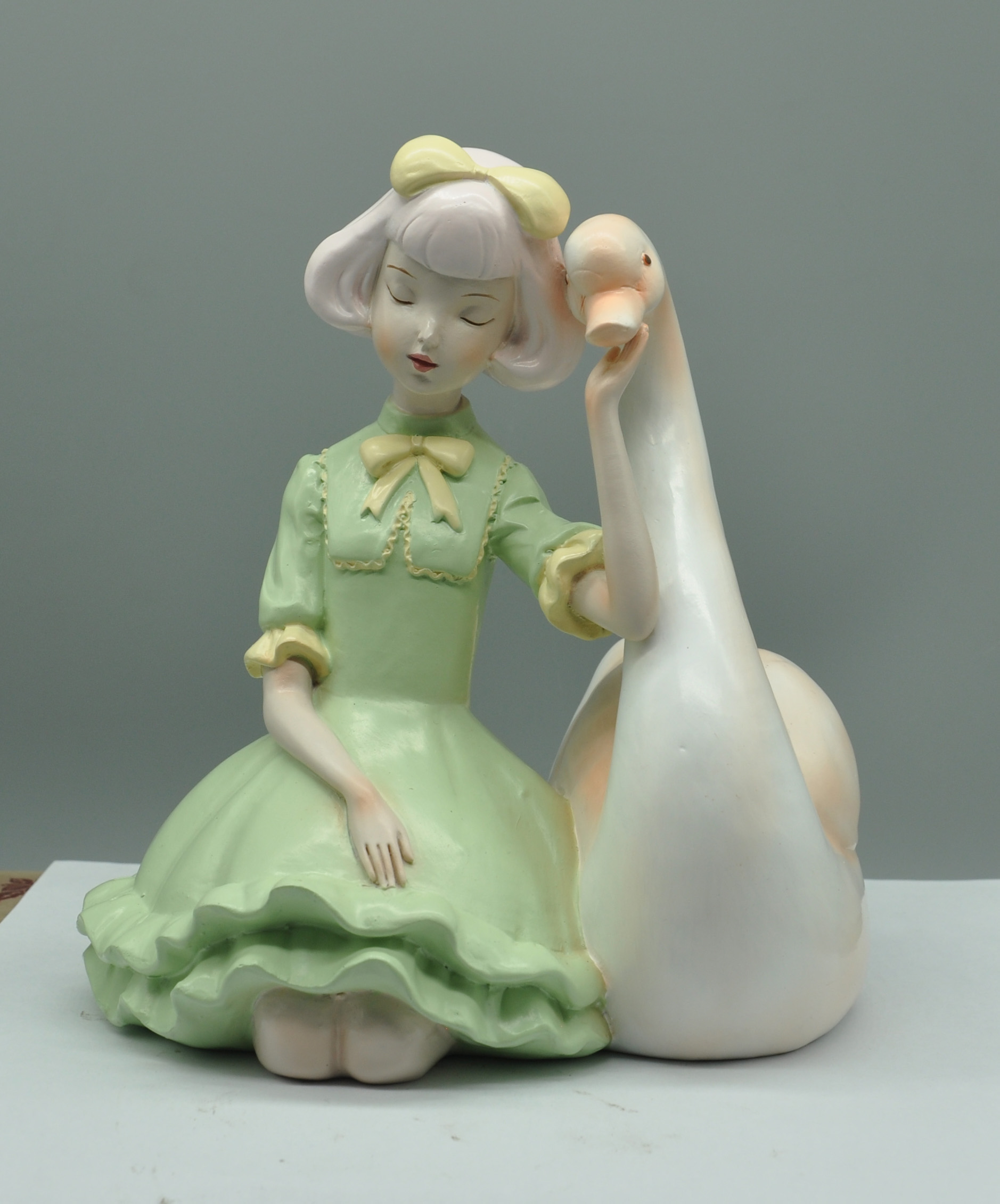 Polyresin Lovely Girl